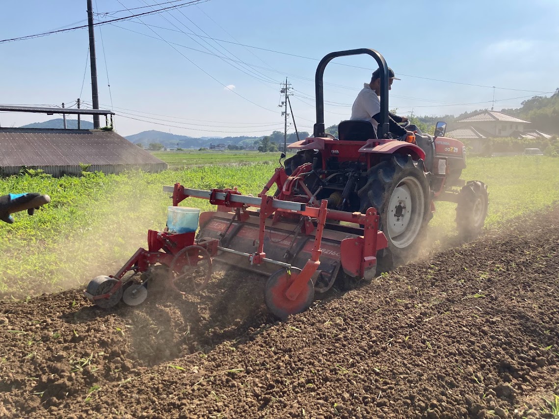 播種機ごんべえで播種を行いました！ - TANABE FARM